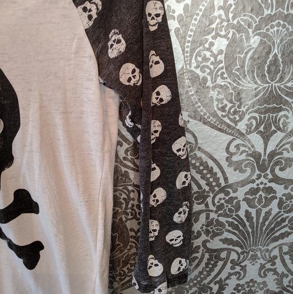 Grayson Threads skull & crossbones 3/4 sleeve tee - Picture 5 of 5